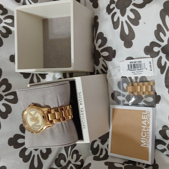 Michael Kors Gold-Tone Watch with Logo - Picture 5 of 7